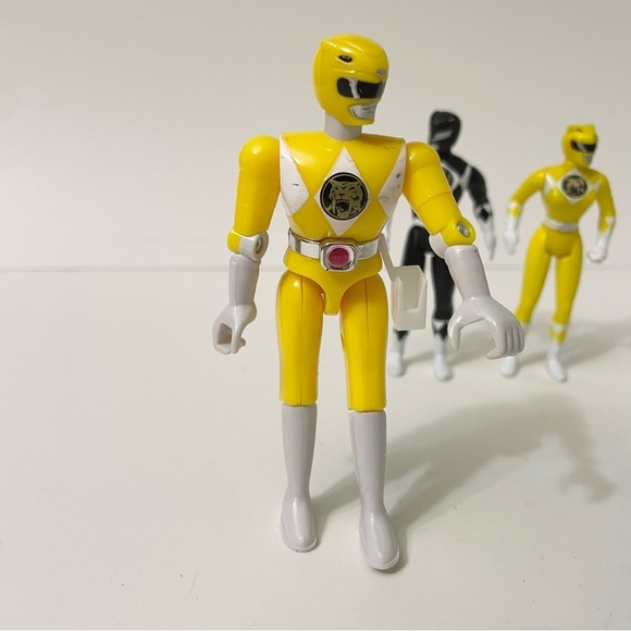 Vintage Lot of 3 Power Rangers Action Figures - Picture 2 of 15
